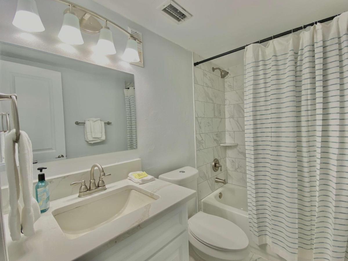 Island Winds East 202 By Albvr - Beautifully Renovated Beachfront Condo & Steps Away From Hangout & More! Gulf Shores Eksteriør bilde